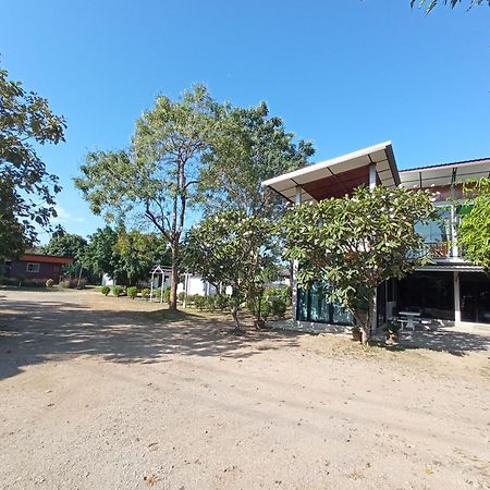 Baan Rabiangdao Uthaithani ウタイターニー エクステリア 写真