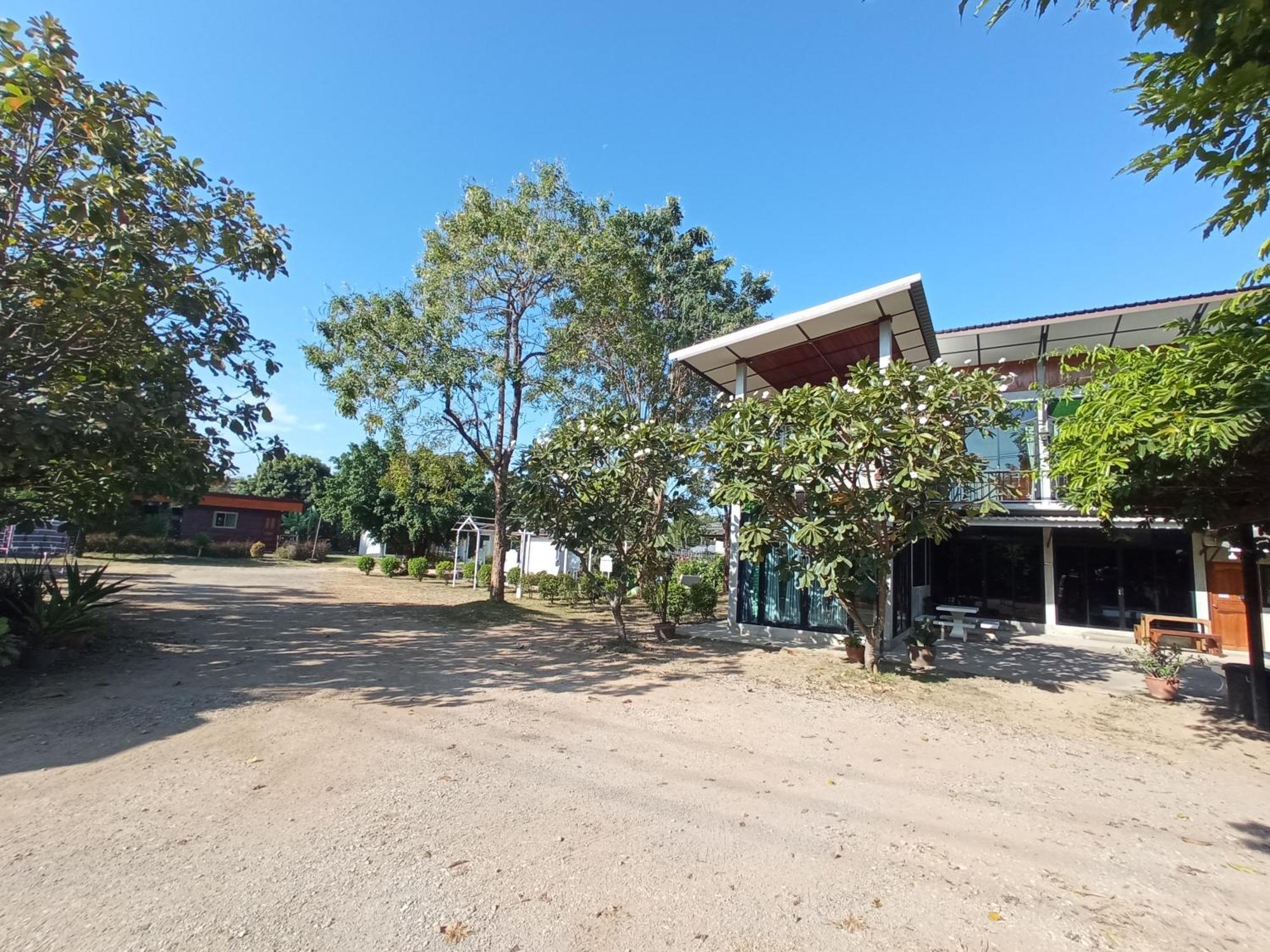 Baan Rabiangdao Uthaithani ウタイターニー エクステリア 写真